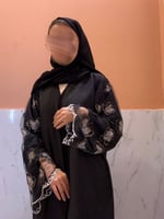 عباية شجن ، باللون الاسود وأكمام فراشات