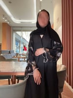 عباية شجن ، باللون الاسود وأكمام فراشات