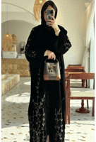 عباية مخمل اسود مع خيوط التطريز المشجرة