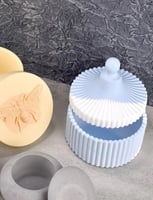 وعاء صحن بغطاء مصنوع من الجبس