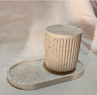 علبه مخططه بغطاء