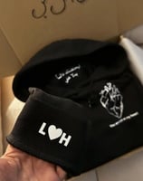 هودي ليحتضنك دائما بدلاً عني