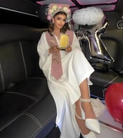 عباية تخرج بيج مع وردي 2026