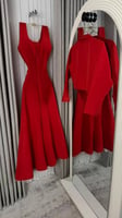 فستان أحمر كلوش طويل مع جاكيت رسمي