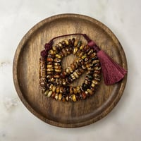 مسباح كهرمان بني