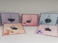 بطاقة معايده مع بروشات باشكال مميزة