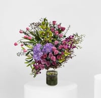 فازة زهور الربيع الأنيق