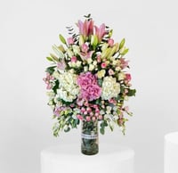 فازة الزهور الوردية الفاخرة