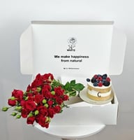 كيك التوت من جاناش معا باقة بيبي روز أحمر