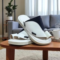 حذاء شرقي مطرز