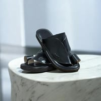 حذاء شرقي سادة