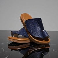 حذاء شرقي سادة