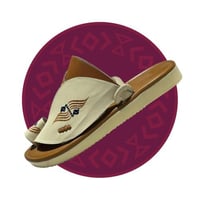 حذاء شرقي مطرز