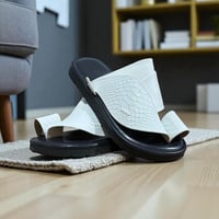 حذاء شرقي مطرز