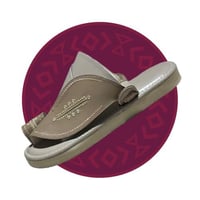 حذاء شرقي مطرز