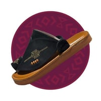 حذاء شرقي مطرز