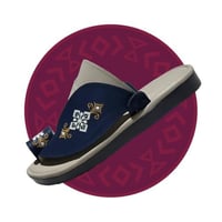 حذاء شرقي مطرز