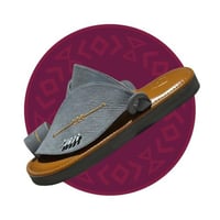 حذاء شرقي مطرز