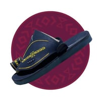 حذاء شرقي مطرز