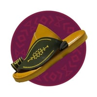 حذاء شرقي مطرز