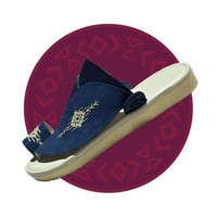 حذاء شرقي مطرز