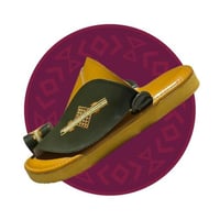 حذاء شرقي مطرز