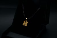 حرف ذهب M عيار 21 (P2305)