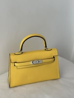 شنطة بيوند 22 كيلي ستايل مع ستراب - اصفر