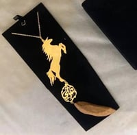 تعليقة سيارةبالاسم - الحصان الاصيل مطليه بالذهب