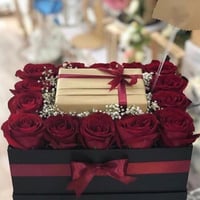 تغليف فخم مع ورد جميل