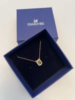 عقد الأناقة الأزلي من سواروفسكي