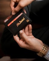 محفظة جلد شخصية - أناقة باسمك