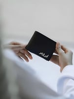 أناقة شخصية في محفظتك