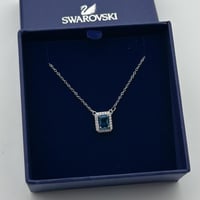 عقد الأناقة الأزلي من سواروفسكي