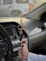 تعليقة سيارة عود مع رسمة الصقر