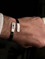 أسوارة بحفر ماسكين يد بعض