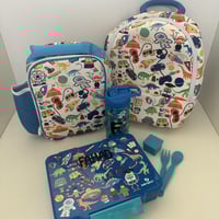 طقم العوده للمدارس ٨ منتجات (شنطه مدرسه - شنطه لنش...