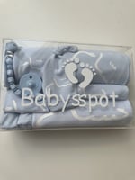 بكج 10 قطع بطانيه وفوطه وبربتوزين ومريله وقبعه وقف...