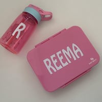 علبه اكل مع ستكر الاسم