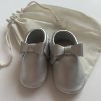 جزم احذيه جلد