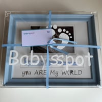 بوكس اكلرك مع بطانيه وفريم ابيض واسواره وصوره الطف...