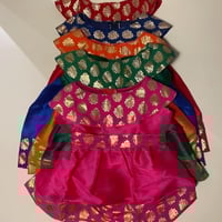 فستان تفته مع طبعه نقشه ذهبيه