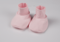 بوكس هديه طقم لبس مكون من بربتوزين وقبعه وجوربين و...