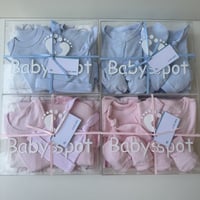 بكج 10 قطع بطانيه وفوطه وبربتوزين ومريله وقبعه وقف...