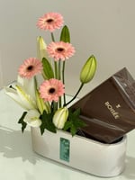 تنسيق عطر الماجد مع ورد الجوبيرا