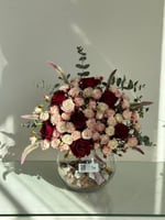 كيلو شكولاته رولز مع فازة ورد