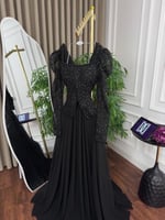 أسود
