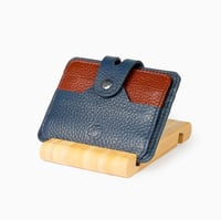 محفظة نقود من الجلد الطبيعي بمظهر أنيق