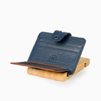 محفظة نقود من الجلد الطبيعي بمظهر أنيق