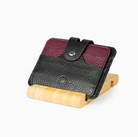 محفظة نقود من الجلد الطبيعي بمظهر أنيق